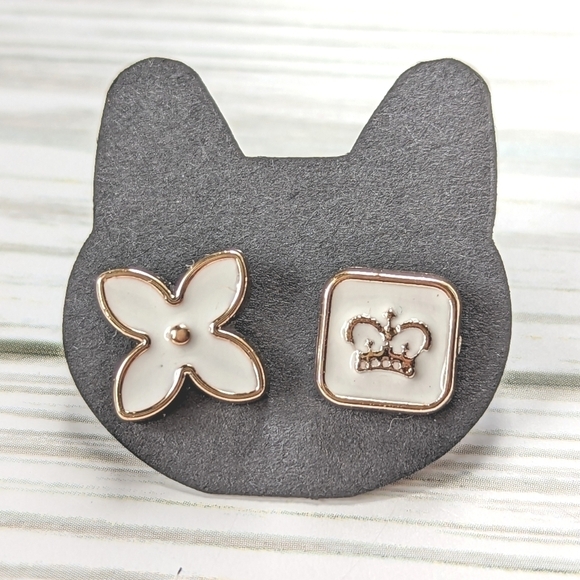 Fleur & Crown Power Mini Brooch Pin Set in White & Gold NWT - Picture 1 of 3
